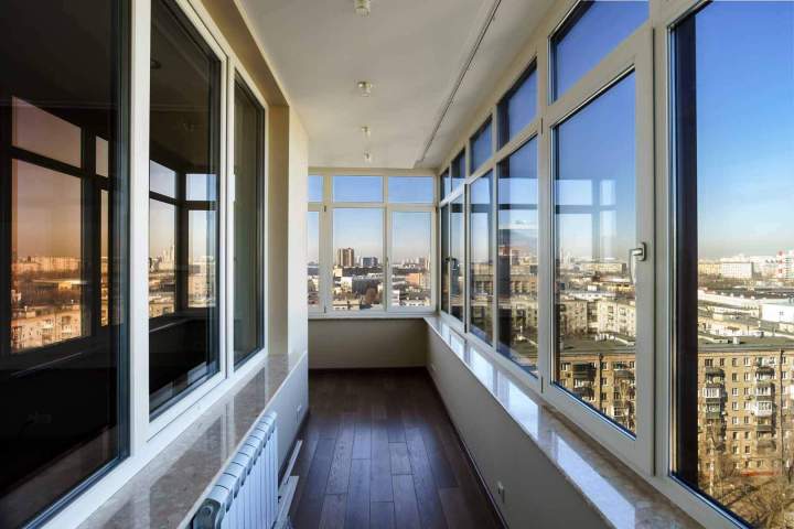 Apportez lumière et confort à votre intérieur avec nos fenêtres aluminium.